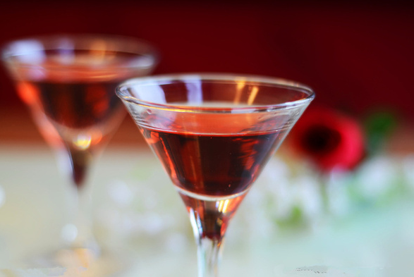 紅酒與葡萄酒的區(qū)別有哪些？是一種嗎？