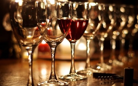 紅酒醒酒需要多長時(shí)間？醒酒方式介紹