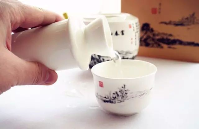 喝酒頭痛的原因是什么？哪種白酒喝了不上頭？