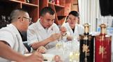 程偉大師釀酒，注入匠心郎酒就有了溫度、情感和靈魂