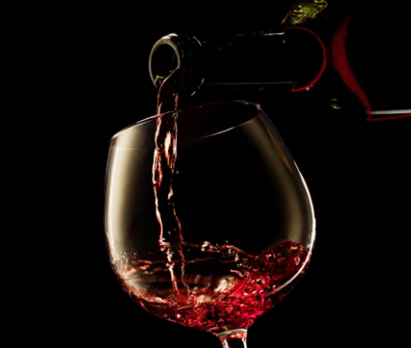  釀造紅葡萄酒的葡萄品種有什么？
