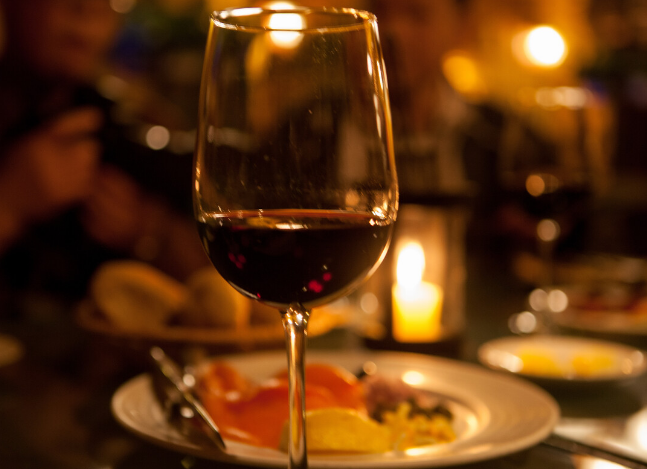 葡萄酒保存時(shí)間多久？適飲期多久？