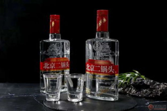 出口小方瓶46度永豐二鍋頭價(jià)格(永豐二鍋頭46度金色瓶多少錢)