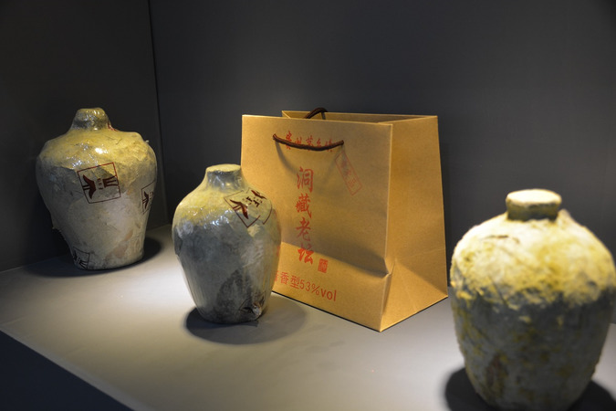 茅臺(tái)鎮(zhèn)洞藏貢酒(茅臺(tái)鎮(zhèn)洞藏老酒)