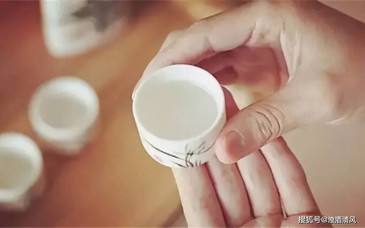 自釀白酒怎么儲(chǔ)存方法(自釀白酒怎么保存方法)