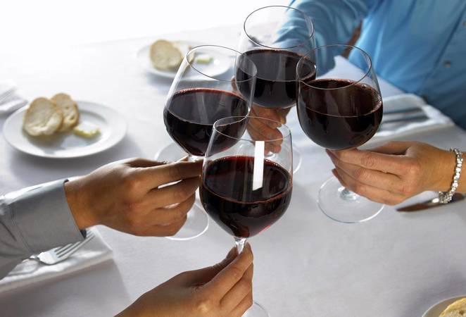 糖加酒喝怎么樣的感覺(糖和酒一起喝會(huì)怎么樣)