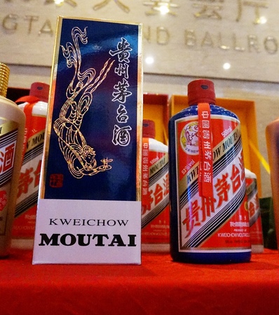 茅臺(tái)酒有沒(méi)有藍(lán)瓶的(茅臺(tái)酒有藍(lán)瓶的嗎)